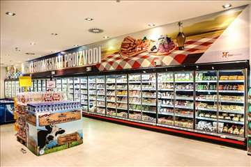 Vitrine sa staklenim vratima, plus i minus režim