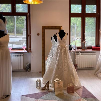 Studio unikatnih, venčanica ili svečanih haljina 