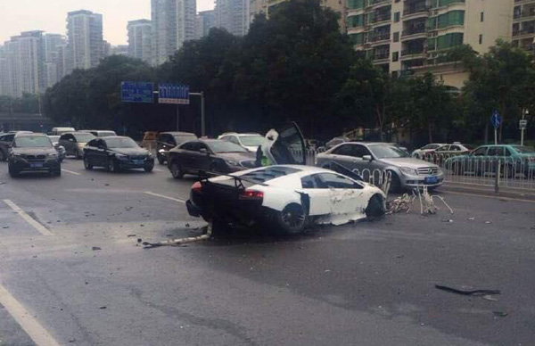 Lamborghini uništen u udesu