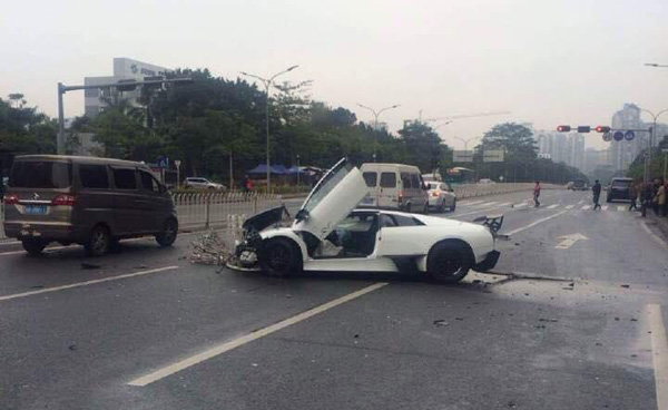 Lamborghini uništen u udesu