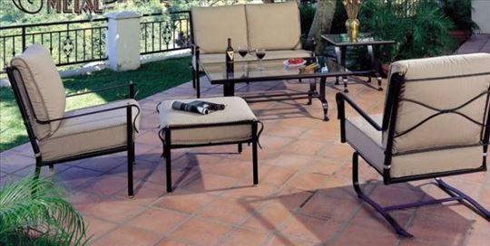 Stolice i stolovi od ukrasnog kovanog gvožđa