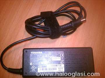 Toshiba original punjač 15v 5A