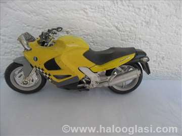 Kina: BMW K 1200 RS fali oklop i 1 žmigavac