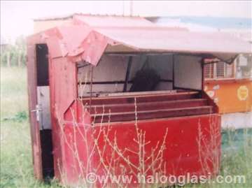 Tezga za prodaju voća i kiosk