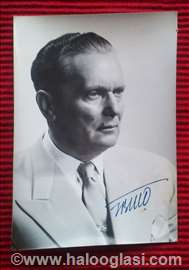 Titova fotografija sa autogramom
