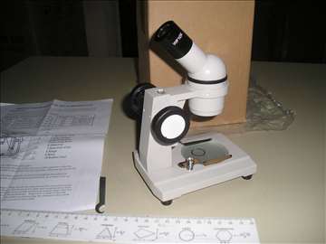 Mikroskop novo