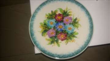 Prelep keramički dekorativni tanjir