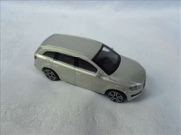 Burago Audi Q7,1:43, China,1 osovina popravljena
