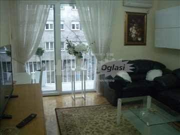 Potpuno opremljen dvoiposobni stan na Slaviji, 