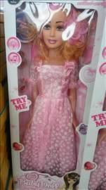 Lutka u roze haljini