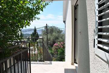 Šušanj, veliki apartman, sprat kuće