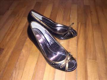 Na prodaju nove cipele