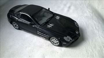 Mercedes Benz SLR MCLaren 1:24,China,nema staklo 