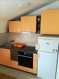 Izdaje se lux kompletno namesten stan