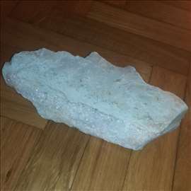 Kalcit kristali na steni, 783 g 