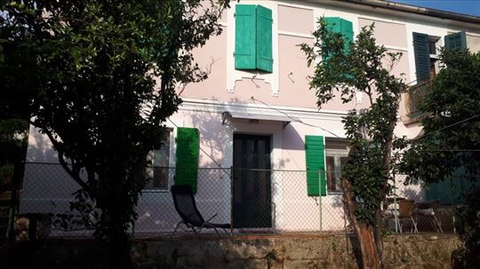 Orange apartman, Tivat