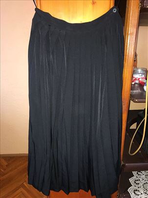 Crna plisirana postavljena suknja 42