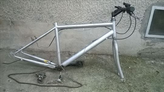 Bicikl ram MTB omladinski 24 cola,nekompletan