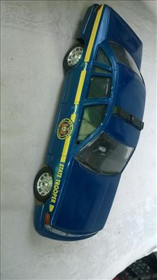 Code 3 Ford Crown Victoria oko 1:22 (23cm)