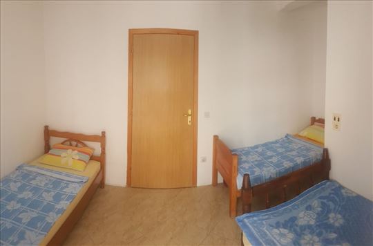 Trokrevetni apartman, Bar, Šušanj, 