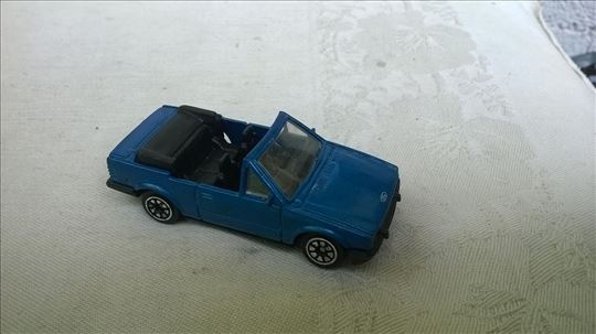 Autic Ford Escort cabrio, oko 1:55, China, ocuvan