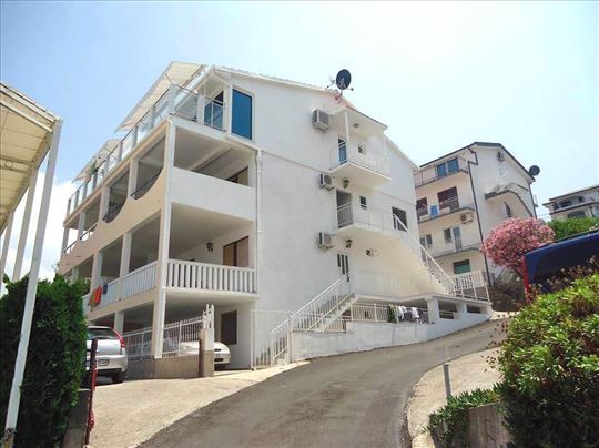 Apartmani za letovanje, 50m od plaže