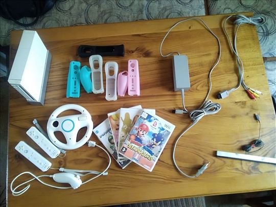 Nintendo Wii , full oprema, gratis 4 igrice!!!
