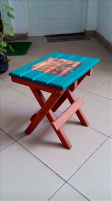 Stolica drvena oslikana, nova