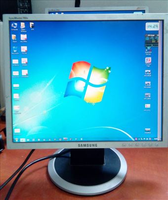 Monitor (58) Samsung 740 N