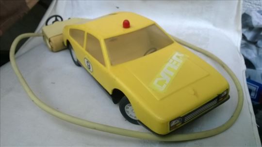 Na daljinski auto Super SSSR 1:18, ispravan, levo