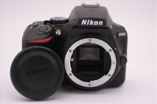 Nikon D5600 + 18-55mm AF-P VR  (2.487 okidaja) 