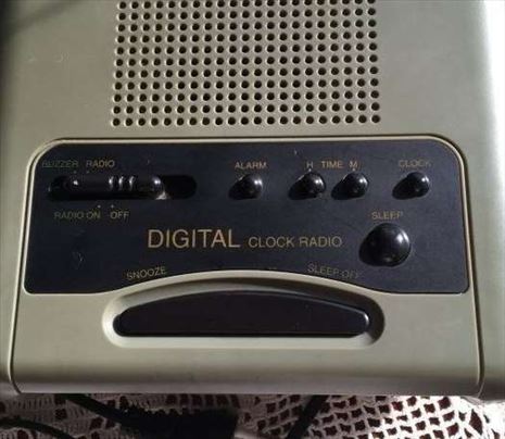 Digitalni radio sat Fugison