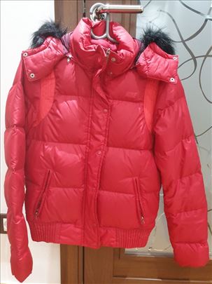 Na prodaju ženska jakna Nike