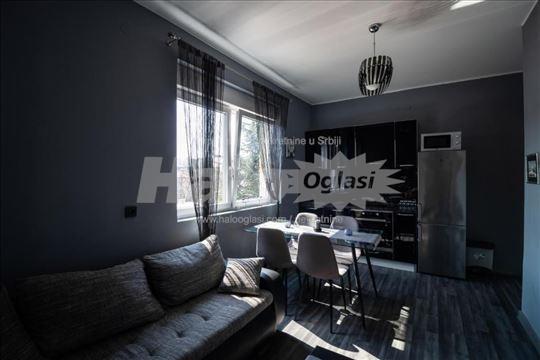 Namešten trosoban stan hala Pionir