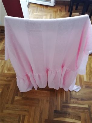 Prelepa roze nova zavesa