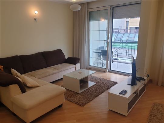 Izuzetan apartman u novogradnji sa garažom 
