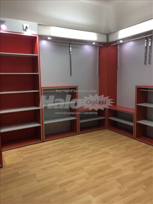 Izdajem opremljen lokal sa izlogom na ulici