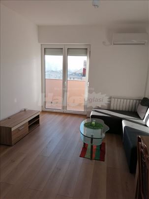 Nov, opremljen stan za izdavanje u samom centru