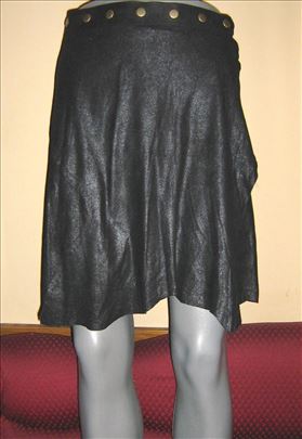 Crna suknja sa drikerima