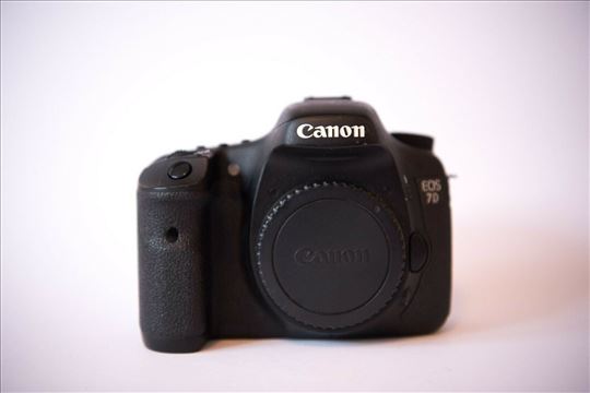 Canon 7D telo + objektivi opciono