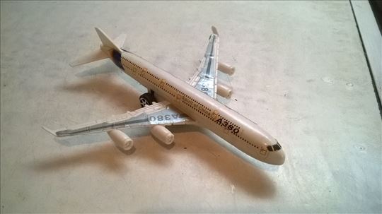 Avion A380,plasticni,fale prednji tockovi