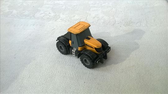 Traktor Bruder JCB Fastrac oko 4, 5 cm. metalni
