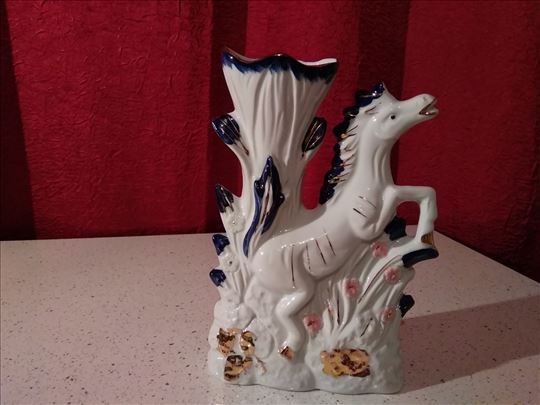 Ukrasna vaza/figurica u obliku konja