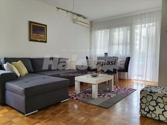 Prelep, moderno namešten, renoviran stan