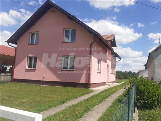 Kuca u okolini Sapca