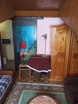 Soba za devojku u centru Beograda, iza Skupštine!