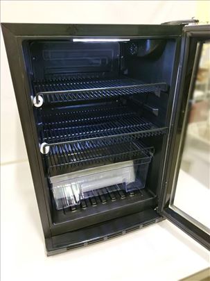 Mini frižider sa staklenim vratima