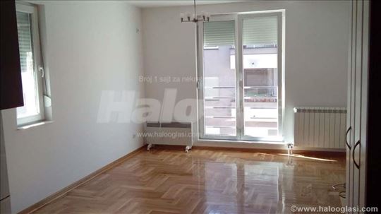 Siri centar, Lekino brdo, stan 40m2, izdavanje