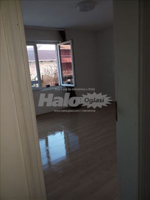 Izdajem nenamešten stan Ledine 90m2