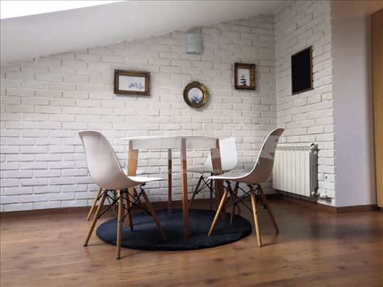 Đeram pijaca, dvosoban stan